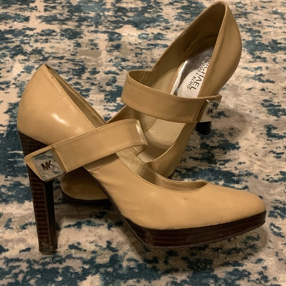 Michael Kors Mary Jane size 9 shoes - Picture 2 of 4